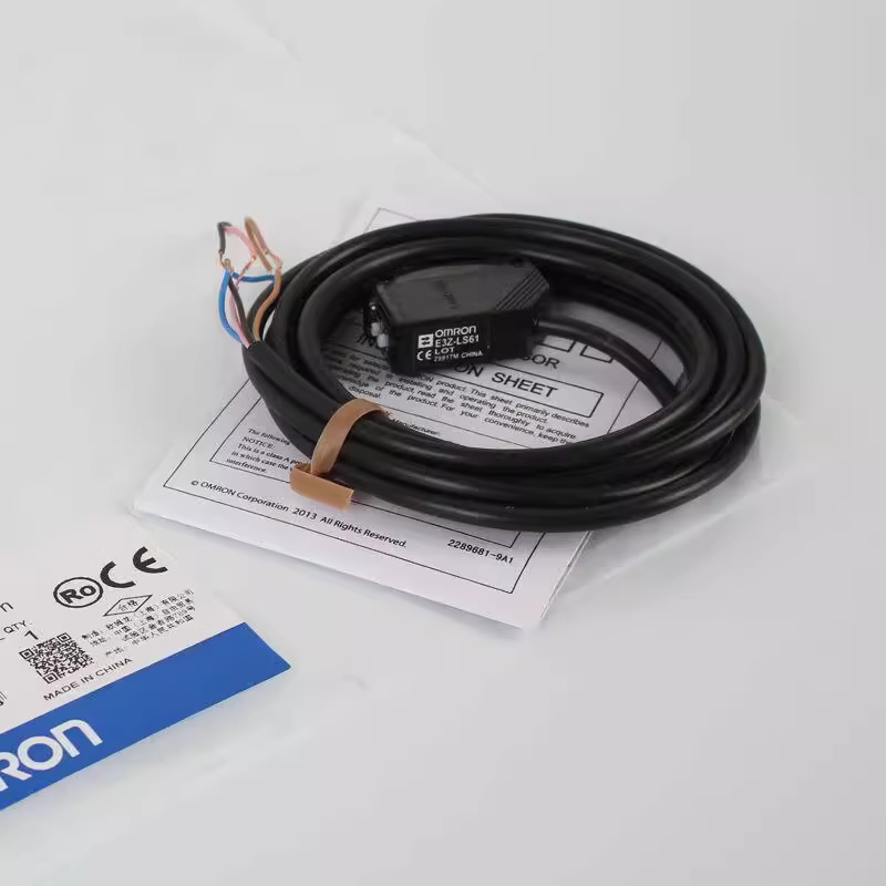 Omron photoelectric switch E3Z-LS61/R86/D62/82/T81/R61/R81/E3ZG-D61 sensor