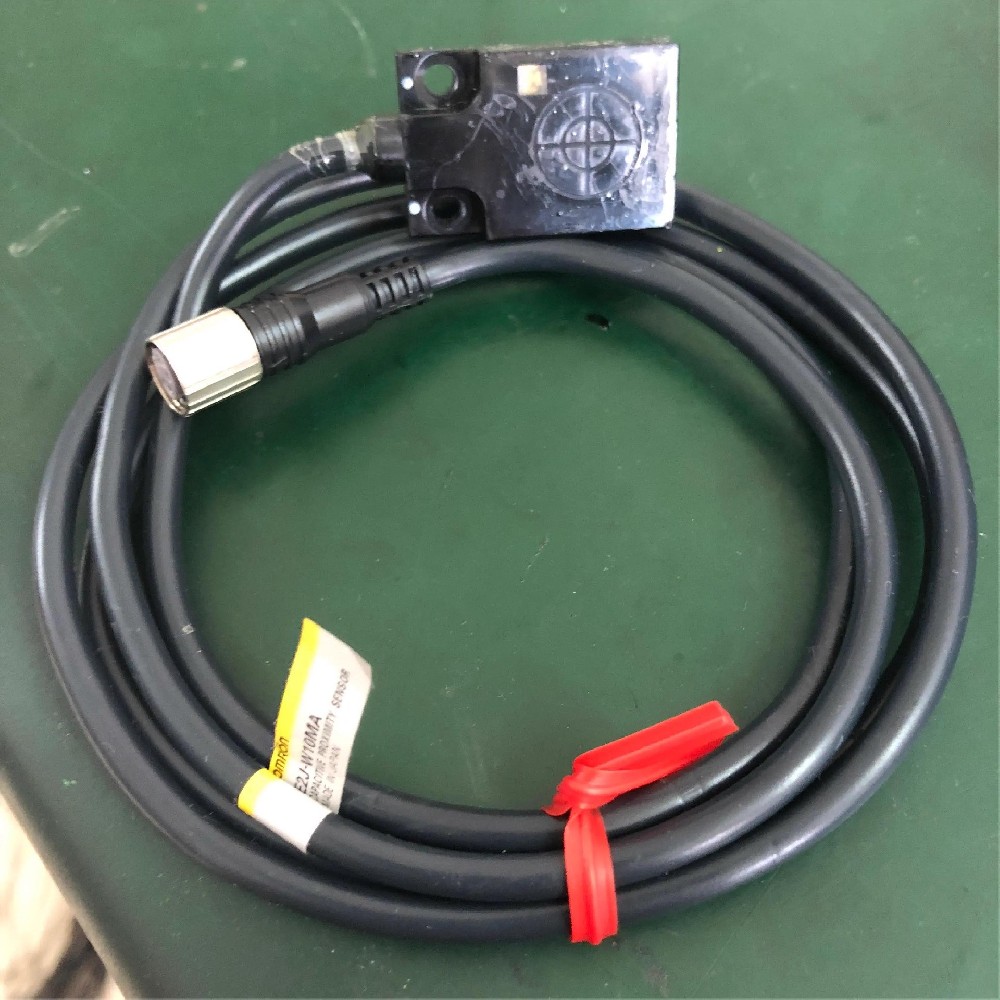 Separate proximity switch E2J-W10MA Omron